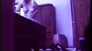 esse își satisface tatăl vitreg. fete singure goale