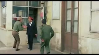 El ia femei goale sex cocoșul răsucindu-și fundul.