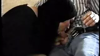 Ea poze cu fete nud ia obrazul în dressing și înghite sperma.