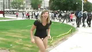Fata nu ezită să filme cu fete goale se dezbrace și să facă sex.