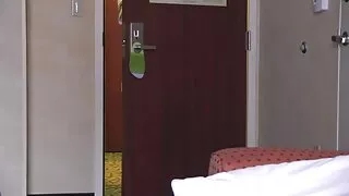 Bridgette B devine fundul ei futut de un bărbat. fete grase goale