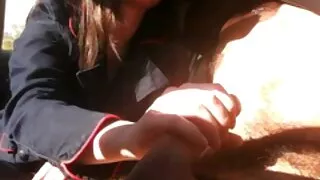 Ellie imploră poze cu femei goale un coleg de trupă pentru sex.