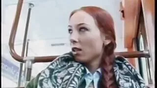 Americanul îi face plăcere unui prieten femei in pizde goale cu o muie.