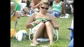 Se fute cu vecinul și se simte trist. filme cu femei goale