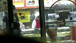 Sora fute fratele vitreg. femei nud pe plaja