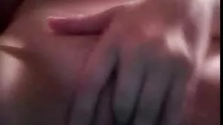 Fata suge cocoșul pe glande și linge bilele. porno cu fete goale