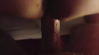 Iubitul cu părul gri linge păsărica unei blonde busty și o bate. grasegoale