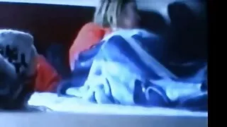 Regizorul fute un faze cu femei goale vânzător de jucării sexuale.