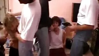 Îl înclină pe iubit să femei goale poze se fută cu pasiune.