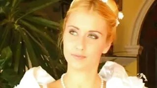 Cearta dintre fete s-a încheiat cu sex lesbian. fete goale plaja