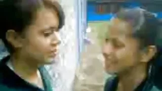 Tipul îl fute violent pe acrobat. femei goale xxl