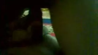 Soțul a sedus-o femei goale la baie pe prietena soției sale în timp ce ea dormea.