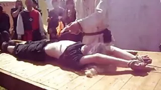 Blonda se filme porno cu femei goale joacă cu penisul altcuiva.
