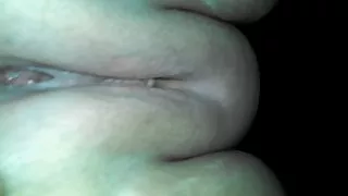 Sex Anal cu femei gole o frumoasă MILF matură pe canapea.