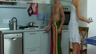 I-am tras-o unei fete pe o scară. femei mature goale