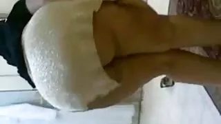 Blonda se fute in baie cu un pervers. femei sexi dezbrăcate