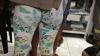 Blake Blossom își înșeală soțul negru cu vărul femei goale de tot său.