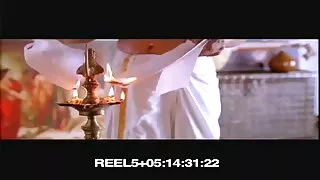 Două fete flămânde se fut cu un tip, agățându-se cu lăcomie de femei goale la plaja penisul lui.