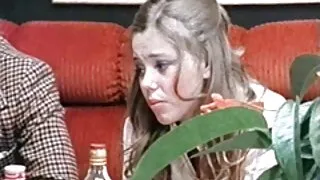Gia Derza fete goale la plaja în admirația de a-și bate fundul.
